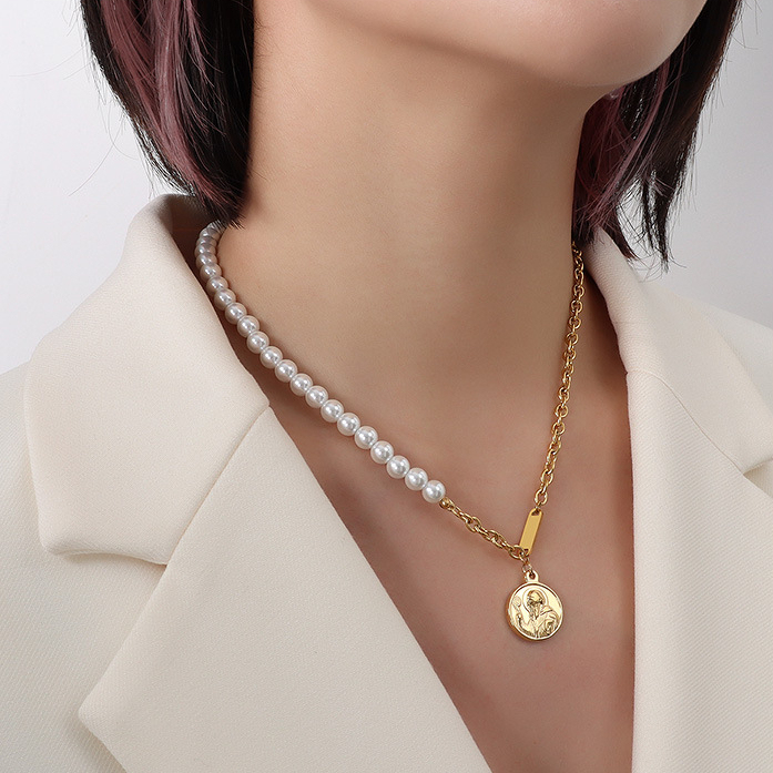 Pearl Splicing Chain Round Plate Pendant Asymmetric Necklace