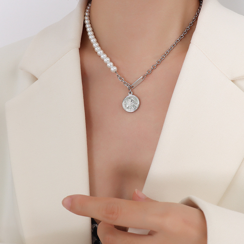 Pearl Splicing Chain Round Plate Pendant Asymmetric Necklace