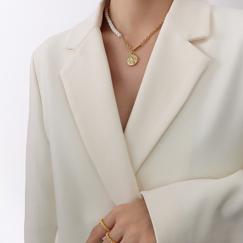 Pearl Splicing Chain Round Plate Pendant Asymmetric Necklace
