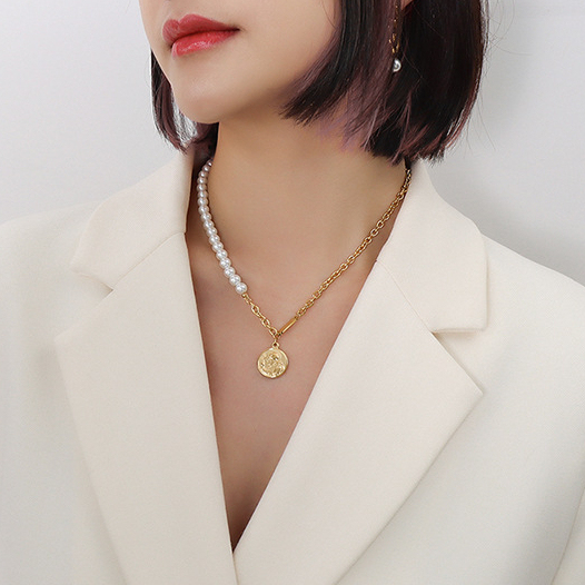 Pearl Splicing Chain Round Plate Pendant Asymmetric Necklace