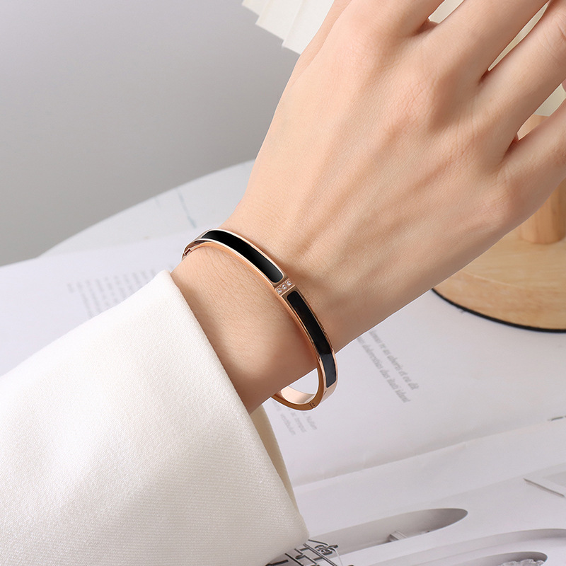 Double Black Stripes With Three Diamonds Inlaid Bangle