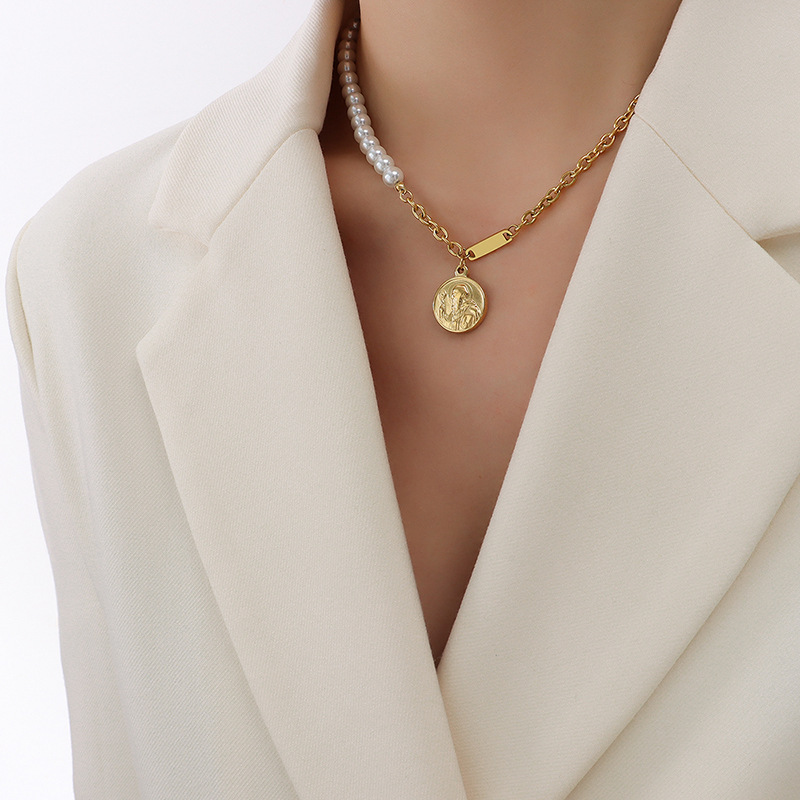 Pearl Splicing Chain Round Plate Pendant Asymmetric Necklace